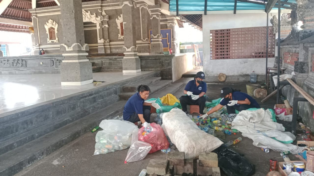 Pelaksanaan Kegiatan Bank Sampah Mangu Srikandi Desa Sembung Bulan April Tahun 2025